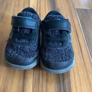 Toddler boy size 5 black/gray Nike sneakers